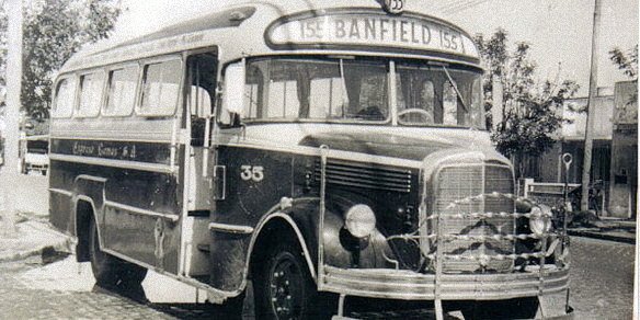 Mercedes-Benz L 312 - Luna - Expreso Lomas
Línea 155 (Luego 165) - Interno 35

Imagen extraída del diario digital MDZ Online
http://www.mdzol.com/files/image/77/77044/48dd38415e85d.jpg
Palabras clave: Gamba / 155