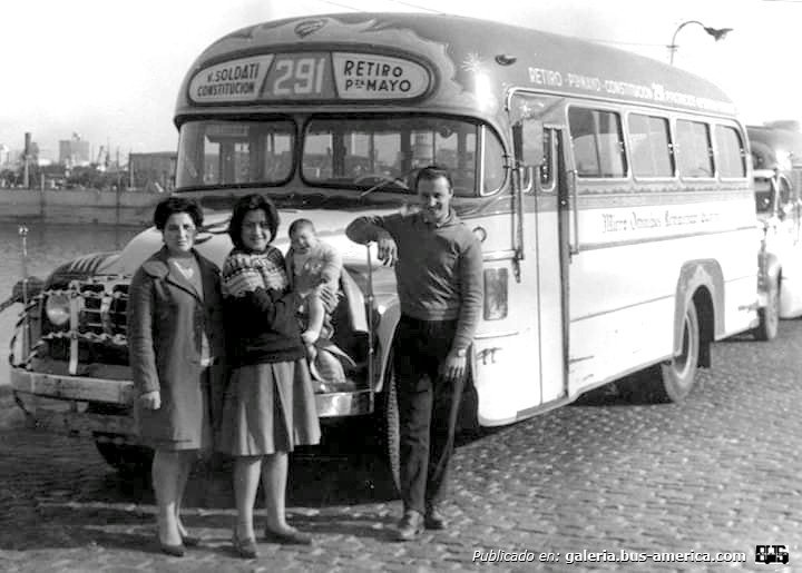 Bedford J6LZ1 (G.M.A.) - Alcorta - M.O. Remolcador Guaraní
Línea 291 (Buenos Aires - luego 91)

Fotografía: Autor desconocido
Palabras clave: Gamba / 91