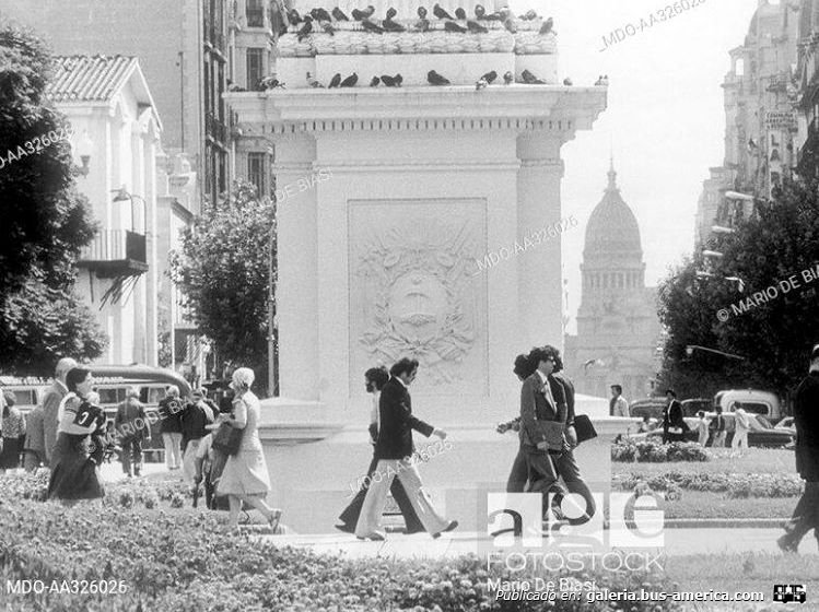 Mercedes-Benz LO 1112 - La Favorita - Línea 119 S.A.
Línea 119 (Buenos Aires) - Interno 13
Hay fotos en las que no se puede ver un colectivo particular en toda su dimensión, este es el caso, pero celebro que por lo menos aparezca un testimonio de esa línea muy querida de mi infancia.(ver margen inferior izquierdo)

Fotografía: Mario De Biasi
Palabras clave: Gamba / 119