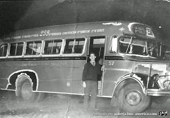 Mercedes-Benz L 312 - Micro Ómnibus Ciudad de Buenos Aires S.A.
Línea 259 (Buenos Aires - luego 59) - Interno 57

Fotografía: Autor desconocido
Palabras clave: Gamba / 59