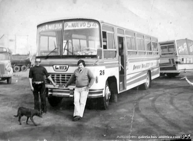 Ford B-7000 (F.M.A.) frontalizado - A.L.A. - Empresa General Roca S.A.
Línea 54 (Buenos Aires - desaparecida) - Interno 26

Fotografía: Autor desconocido
Palabras clave: Gamba / 54