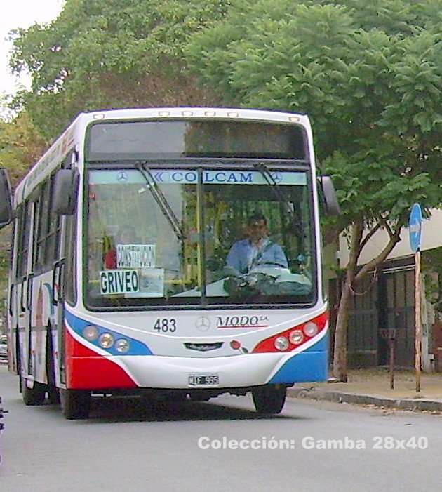 Mercedes-Benz OH 1618 L - Metalpar - M.O.D.O. 
MIF 995
Línea ¿90? - Interno 483
De esta manera circulaba este coche, la semana pasada, sin más identificación que esos papeles, aparentemente, hoy esta línea recuperó su identidad, esa cartelera apagada, ha sido encendida con el número 90

Colección: Gamba 28x40
Palabras clave: Gamba / 90