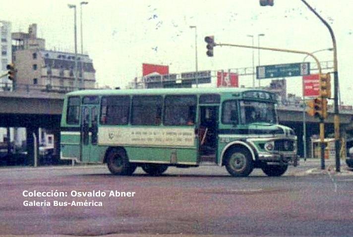 Mercedes-Benz LO 1114 - Supercar - Coop. Ciudad de Buenos Aires
Línea 143 - Interno 20

Archivo: Osvaldo Abner
Gestión: Pablo Olguín
Palabras clave: Gamba / 143