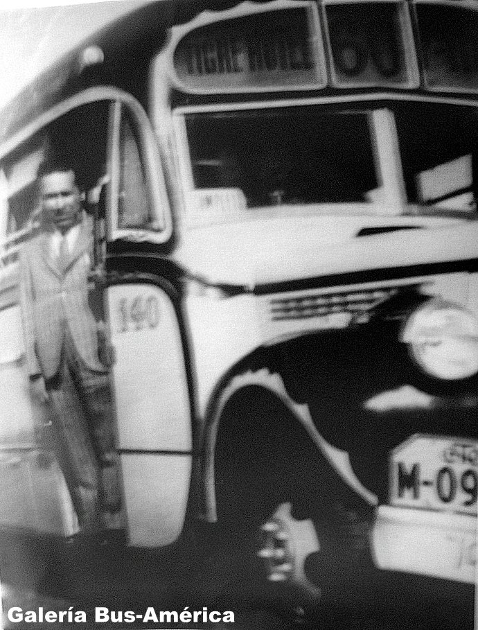 Chevrolet (G.M.C.) - F.A.C. - Micro Ómnibus Norte
Línea 60 - Interno 140

Fotografía: Autor desconocido
Palabras clave: Gamba / 60