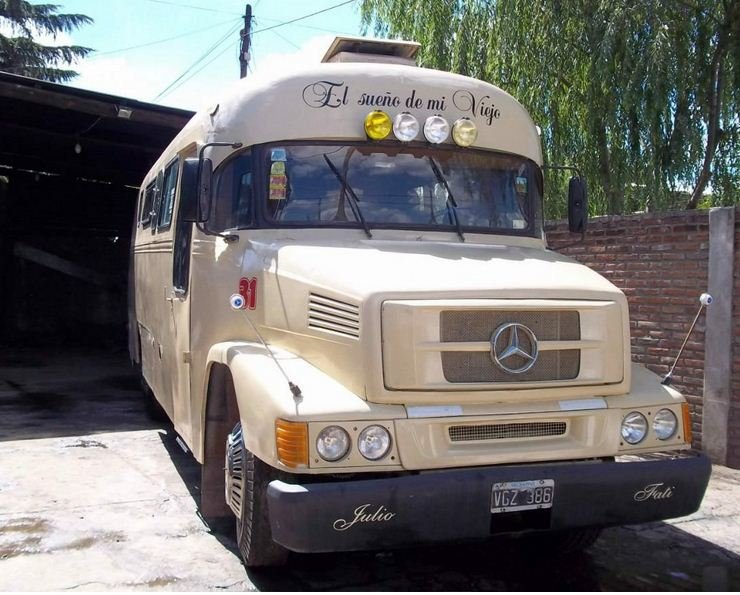 MOTORHOME
B.479530 - VGZ 386
Es para jugar un rato, detrás de esa
trompa hay un ex colectivo de una carrocería no muy común 
Foto extraída de Mercado Libre
Palabras clave: Gamba / Viejito