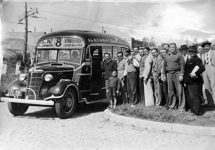 Chevrolet (G.M.C.) - Línea 8
71-891
Provincia de Buenos Aires
Línea 8 - Interno 2

Fotografía extraída de www.mercadolibre.com

http://galeria.bus-america.com/displayimage.php?pid=29248
Palabras clave: Gamba / 8