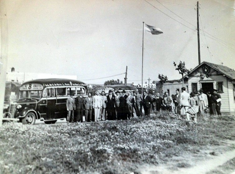 Chevrolet (G.M.C.) - Línea 8
71-891
Provincia de Buenos Aires
Línea 8 - Interno 2
Esta imagen acompaña la anterior mostrada, se aprecia la garita policial, a mi juicio PFA, lo que me hace pensar en el cruce de Av San Martín y General Paz, no se ve el tendido tranviario

Imagen extraída de www.mercadolibre.com

http://galeria.bus-america.com/displayimage.php?pid=29220
Palabras clave: Gamba / 8