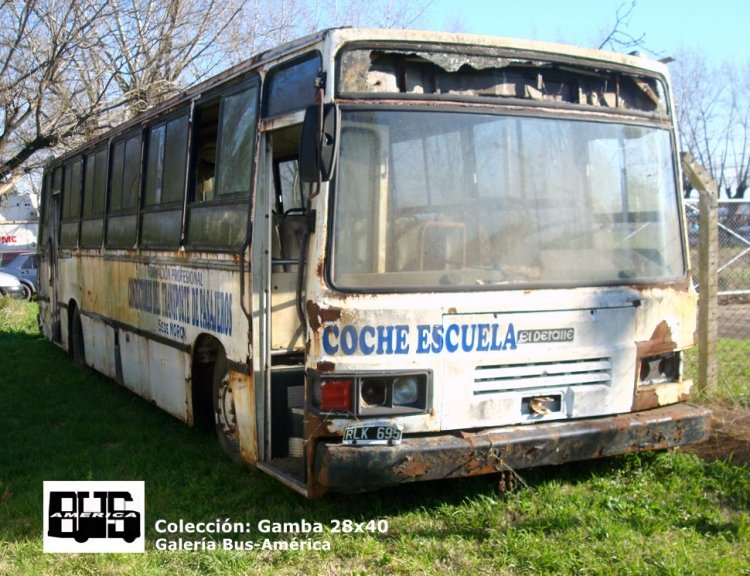 El Detalle OA 101 - El Detalle - Conductores del Transporte de Pasajeros
C 1405754 - RLK 695
Coche Escuela

Colección: Gamba 28x40
Palabras clave: Gamba / OA