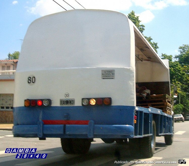 Mercedes-Benz LO 1114 - A.L.A. - Particular
B 1912317 - UEG 134
Alguna vez fue un colectivo, con reformas operó como repartidor de soda, más tarde a partir de nuevas disposiciones, se recortó su parte delantera para alojar una cabina de L 1114, manteniendo el salón sin sus laterales y con su luneta cegada

Colección: Gamba 28x40
Palabras clave: Gamba / ALA