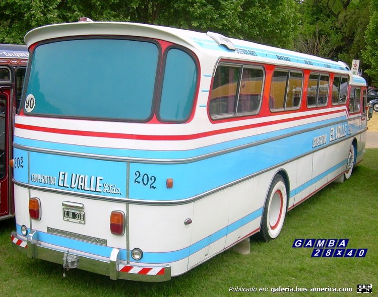 Mercedes-Benz O-317 - La Porteña - Coop El Valle [Recreación]
C 129342 - XJA 318
Interno 202
Se puede discutir la decoración de este coche, pero no podemos dejar de lado que este vivo y en buena forma.
Fue el modelo icónico del transporte de larga distancia, la conjunción ideal entre chasis y carrocería

Colección: Gamba 28x40

http://galeria.bus-america.com/displayimage.php?pid=4540
http://galeria.bus-america.com/displayimage.php?pid=4552
http://galeria.bus-america.com/displayimage.php?pid=4628
http://galeria.bus-america.com/displayimage.php?pid=31905
http://galeria.bus-america.com/displayimage.php?pid=31906
http://galeria.bus-america.com/displayimage.php?pid=31925
Palabras clave: Gamba / Larga