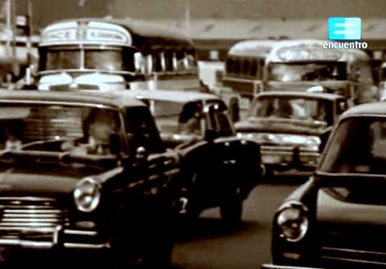 Mercedes-Benz LO 1114 - La Favorita - Línea 68
Imagen editada de un video del canal Encuentro
Captura: Gamba 28x40
Palabras clave: Gamba / 68