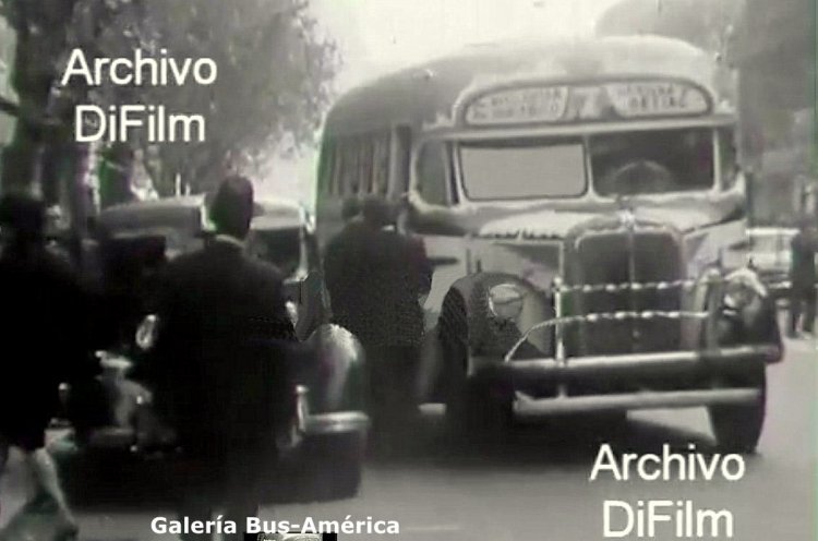 Mercedes-Benz L 312 - El Indio - 12 De Octubre
Línea 7

Imagen editada de un video del "Archivo DiFilm"
Captura: Gamba 28x40
Palabras clave: Gamba / 7