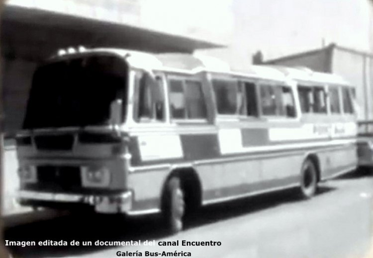 Mercedes-Benz LO 1114 (Frontalizado) - Unicar - Point Sud
X 197322

Imagen editada de un documental del canal Encuentro
Captura: Gamba 28x40
Palabras clave: Gamba / Larga