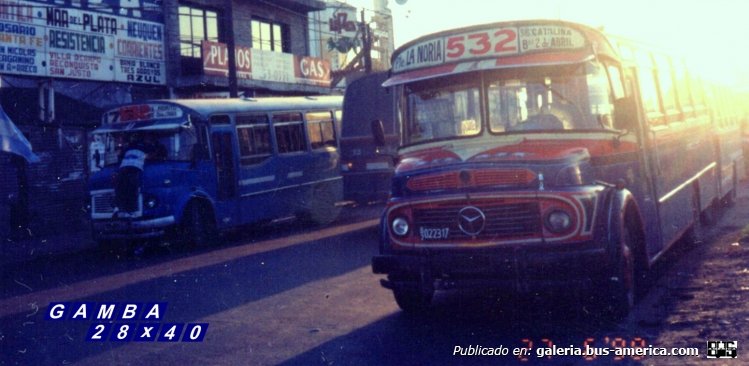 Mercedes-Benz LO 1114 - Crovara - La Lealtad
B 2022317
Línea 532 - Interno 4
A la derecha se llega a ver un coche recién llegado de la línea 179, al cual le han puesto el número 532 que no llega a tapar el de su anterior empresa

Fotografía: Osvaldo Abner
Gestión: Pablo Olguín
Palabras clave: Gamba / 532