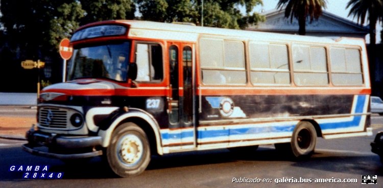 Mercedes-Benz LO 1114 - Supercar - Autolíneas Argentinas 
Línea 127 - Interno 237
Tiempos de cambio, así lo indica el número de interno

Archivo: Pablo Olguín
Palabras clave: Gamba / 127