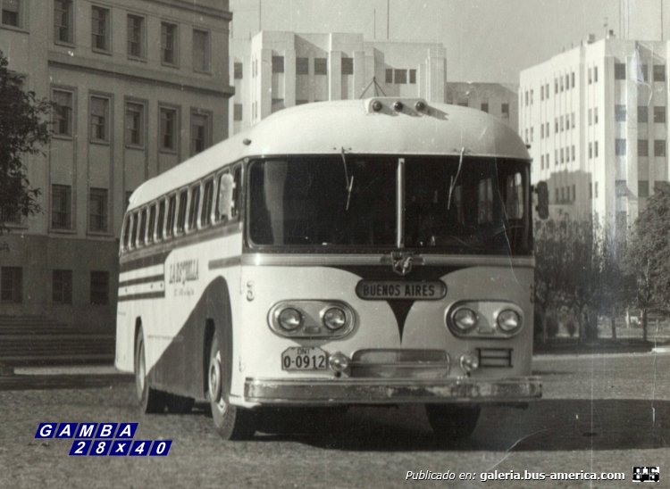 Leyland Royal Tiger - Decaroli Hnos - La Estrella
D.N.T.
O-0912
Interno 3

Fotografía: Autor desconocido
Gentileza: Antonio A Deluca
Colección: Gamba 28x40
Palabras clave: Gamba / Larga