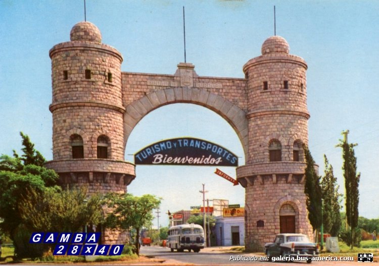 Mercedes-Benz O-321 H (en Argentina) 
"Chanchita" al servicio de una línea cordobesa
Desconozco datos de línea y empresa

Copia de una tarjeta postal
Colección: Gamba 28x40
Palabras clave: Gamba / Cba