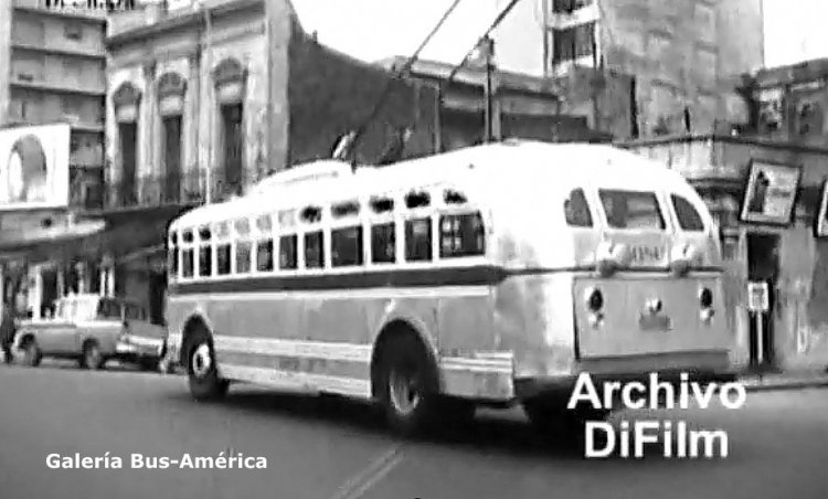 Westram W 40 (en Argentina) - T.B.A.
Línea 311 - Interno 5050

Imagen editada de un video del archivo "Di Film"
Captura: Gamba 28x40
Palabras clave: Gamba / Trole