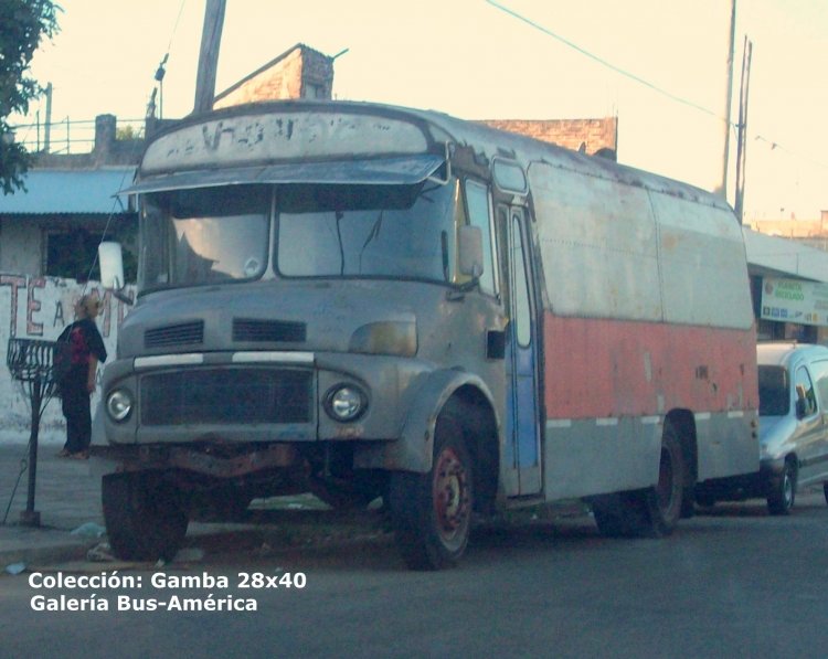 Mercedes-Benz LO 1114 - A.L.A. - Particular
Posiblemente perteneció a Bernardino Rivadavia, los colores que quedan en la puerta así lo delatan.
En algún momento la cambiaron el eje delantero, por uno más moderno

Colección: Gamba 28x40
Palabras clave: Gamba / ALA
