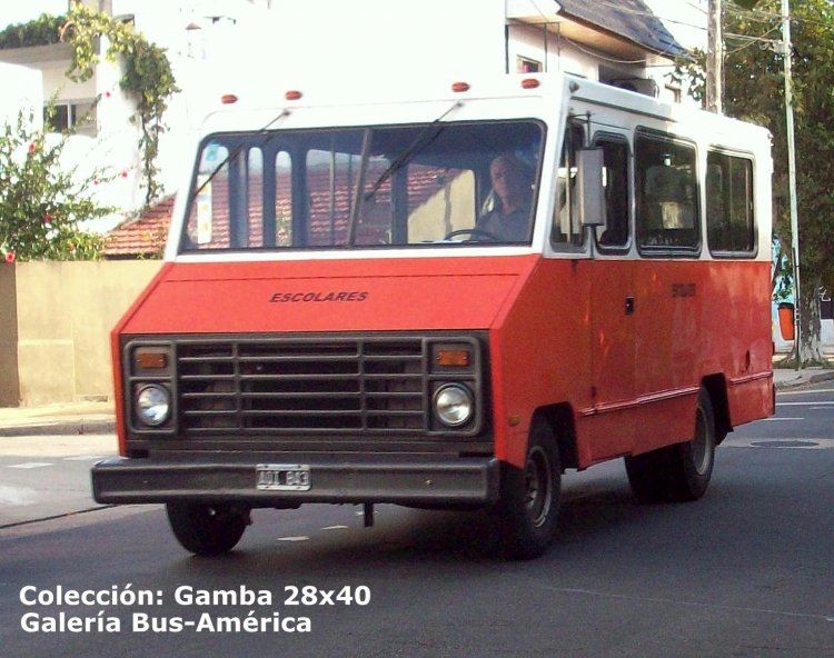 Chevrolet - Eurocar (en Argentina) - Escolar
AQI 843
Dicen que los chicos vienen con un pan debajo del brazo, eso cuando nacen, habría que ver si también cuando vuelven de la escuela, lo traen, si se bajan de este ex Bimbo

Colección: Gamba 28x40
Palabras clave: Gamba / esc