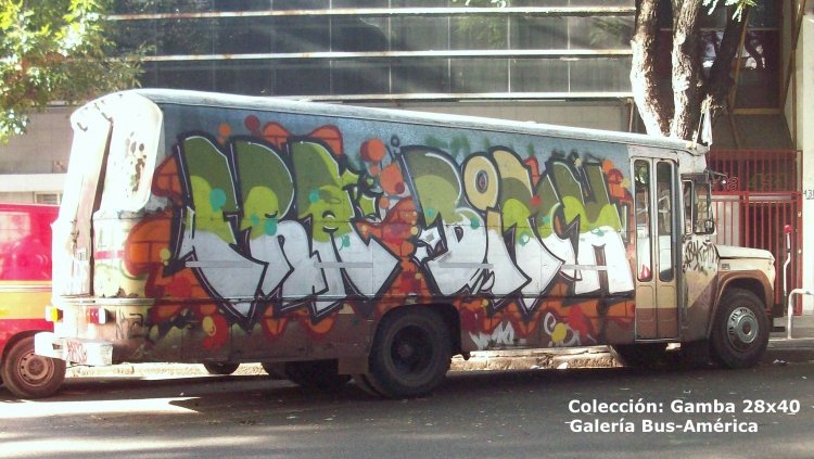 Dodge DP 600 - El Detalle - Particular
U 045678 - RFX 022
Va quedando poco de este raro aparato, los grafiteros hicieron su parte y del otro lateral desapareció la chapa que cubría los vanos de las ventanillas

Colección: Gamba 28x40

http://galeria.bus-america.com/displayimage.php?pid=11968
http://galeria.bus-america.com/displayimage.php?pid=24911
Palabras clave: Gamba / Dodge