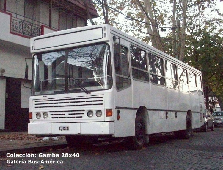 Mercedes-Benz OH 1315 - Busscar Urbanus (en Argentina) - Particular
B 2517845 - RNO 764
Un coche que se encuentra en muy buen estado, probablemente se deba a su gran fortaleza de construcción, que era directamente proporcional a su fealdad

Colección: Gamba 28x40

http://galeria.bus-america.com/displayimage.php?pid=31880
Palabras clave: Gamba / Busscar
