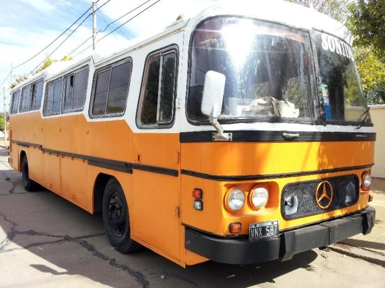 Mercedes-Benz O-140 - Unicar - Particular
X 246089 - VNX 587

Imagen extrída de www.olx.com.ar
Palabras clave: Gamba / Larga