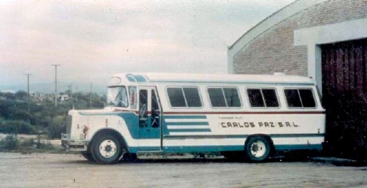 Mercedes-Benz LO 911 - Unicar - T.A. Carlos Paz 
X244931
Línea 1 (Villa Carlos Paz), Interno 1

Foto: Carlos A Sisto
Archivo: Osvaldo Abner
Gestión: Pablo Olguín
Palabras clave: Gamba / unicar