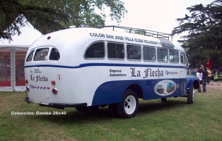 Ford - Decaroli Hnos - La Flecha
E 052799 - UUZ 886
Línea Colón-Paraná - Interno 1
(Vista trasera)

Colección: Gamba 28x40
http://galeria.bus-america.com/displayimage.php?pos=-25243
http://galeria.bus-america.com/displayimage.php?pid=31380
http://galeria.bus-america.com/displayimage.php?pid=41774
Palabras clave: Gamba / Flecha