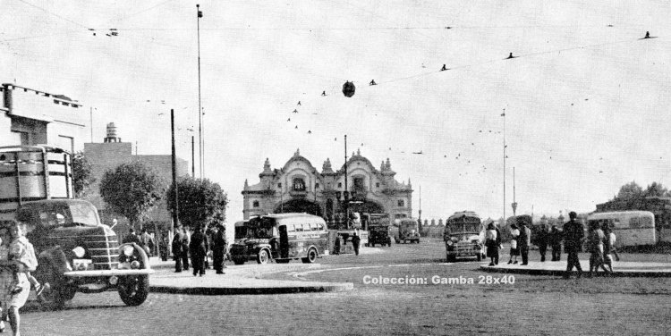 Chevrolet - ¿Braje? - S.A.E.S.
Línea 225
De fondo el Puente Alsina

Foto editada del libro "Buenos Aires"
Palabras clave: Gamba / 225
