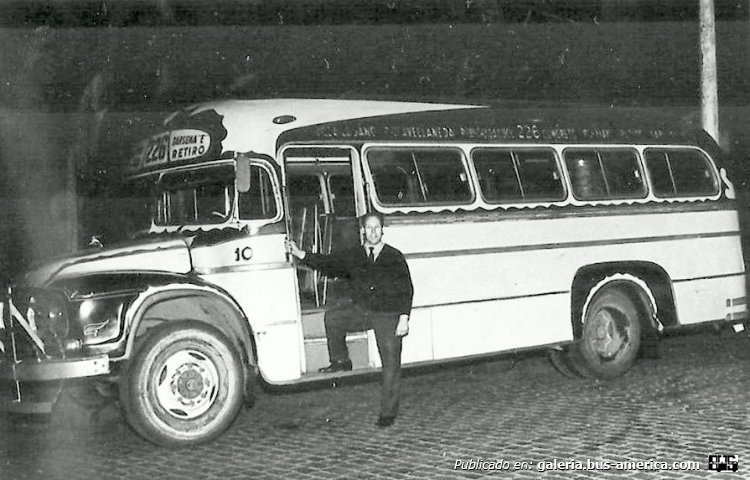 Bedford J6LZ1 (G.M.A.) - Alcorta - Micro Ómnibus 226
Línea 226 (Buenos Aires - luego 56) - Interno 10

Fotografía: Autor desconocido
Palabras clave: Gamba / 56