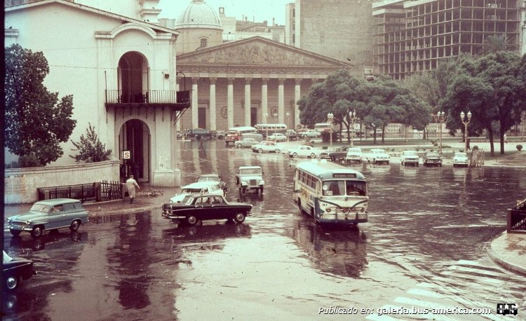 Mercedes-Benz O-321 H (en Argentina) - Trabajadores Transportistas Asociados (T.T.A.) 
Línea 22 (Buenos Aires) - Interno 167
Postal de Buenos Aires de los 60
Atrás se ven, L 312 Gnecco Superamérica Línea 126, un coche Línea 29 y detrás de este otra "Chancha" al servicio de TANSA

Fotografía publicada en el grupo de Facebook "Fotos Antiguas de Bs As"
Archivo ya posteado
Palabras clave: Gamba / 22