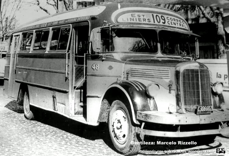 Mercedes-Benz LO 911 - Vaccaro - Nueve de Julio
C 306682
Línea 109 (Buenos Aires) - Interno 48

Gentileza: Marcelo Rizello
Palabras clave: Gamba / 109