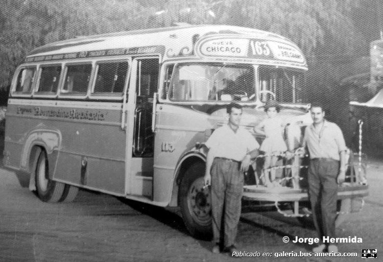 Mercedes-Benz L 312 - A.L.A. - Bernardino Rivadavia
Línea 163 (Buenos Aires - luego 63) - Interno 113

Fotografía: Jorge Hermida
Palabras clave: Gamba / 63