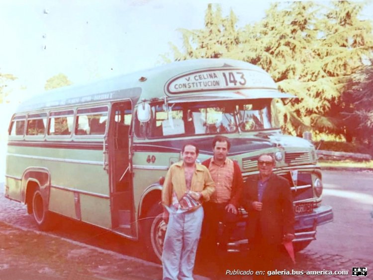 Mercedes-Benz LO 1112 - A.L.A. - Coop. Ciudad de Buenos Aires
Línea 14 (Buenos Aires) - Interno 40

Fotografía: Luis Ruzzene
Palabras clave: Gamba / 143