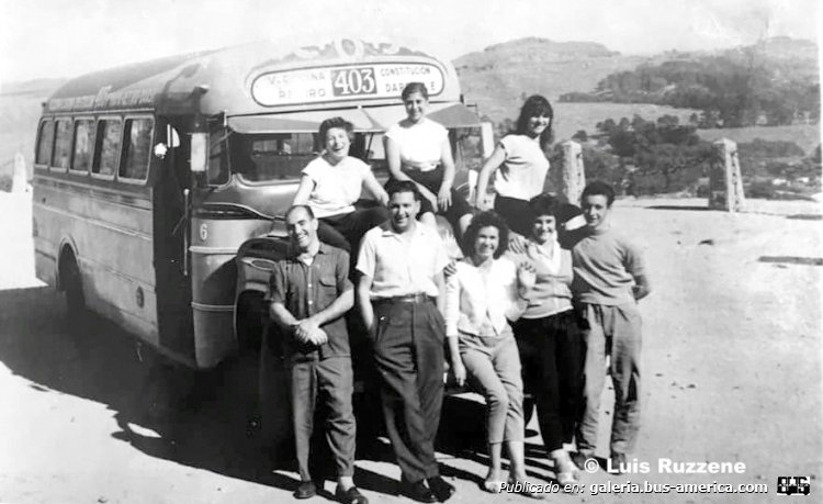 Chevrolet 4400 (G.M.C.) - Inducar - Coop. Ciudad de Buenos Aires
Línea 403 (Buenos Aires) - Interno 6

Fotografía: Luis Ruzzene
Palabras clave: Gamba / 143