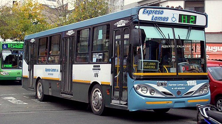 Mercedes-Benz OH 1315 L - Bi-Met - Expreso Lomas 
HQH 915
Línea 112 - Interno 186
Esta imagen ilustra una nota de Infobae, por la marca de agua pertenece a un participante de este espacio

Fotografía: Alberto Zalazar
Extraída de: http://www.infobae.com/2014/08/28/1590756-lineas-colectivos-decidieron-parar-ataques-vandalicos
Palabras clave: Gamba / 112