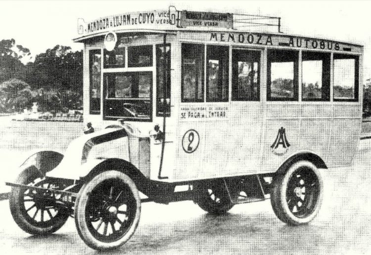 Renault - Ortega - Mendoza Autobús
Línea Mendoza- Luján de Cuyo - Interno 2

Foto: Autor desconocido
Archivo: Osvaldo Abner
Gestión: Pablo Olguín
Palabras clave: Gamba / Mza