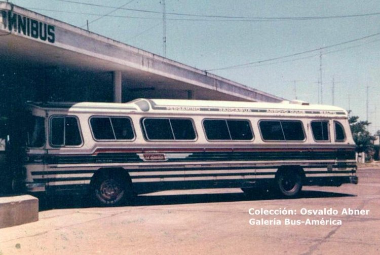 Mercedes-Benz O-140 - Caseros - El Águila
Línea 330 - Interno 3

Archivo: Osvaldo Abner
Gestión: Pablo Olguín
Palabras clave: Gamba / Larga