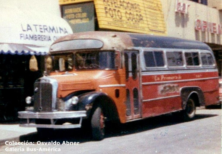 Mercedes-Benz LO 911 - Particular
Coche con señas de un pasado en La Primera De Munro, línea 130

Archivo: Osvaldo Abner
Gestión: Pablo Olguín
Palabras clave: Gamba / 130