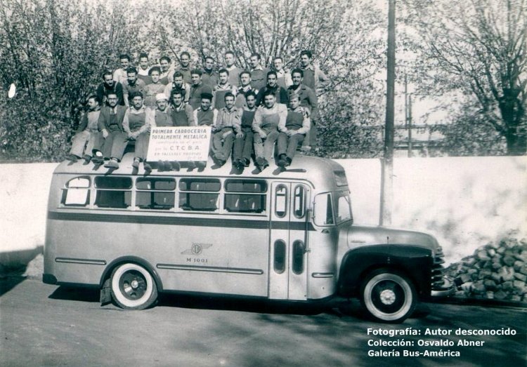 Chevrolet (G.M.C. - 1947/1953) - C.T.C.B.A.
M 1001
Esta espectacular imagen, da testimonio de la primer unidad construida con su estructura totalmente metálica, tarea realizada por la carrocera de la C.T.C.B.A. 

Fotografía: Autor desconocido
Colección: Osvaldo Abner
Gestión: Pablo Olguín 
Palabras clave: Gamba / CTCBA
