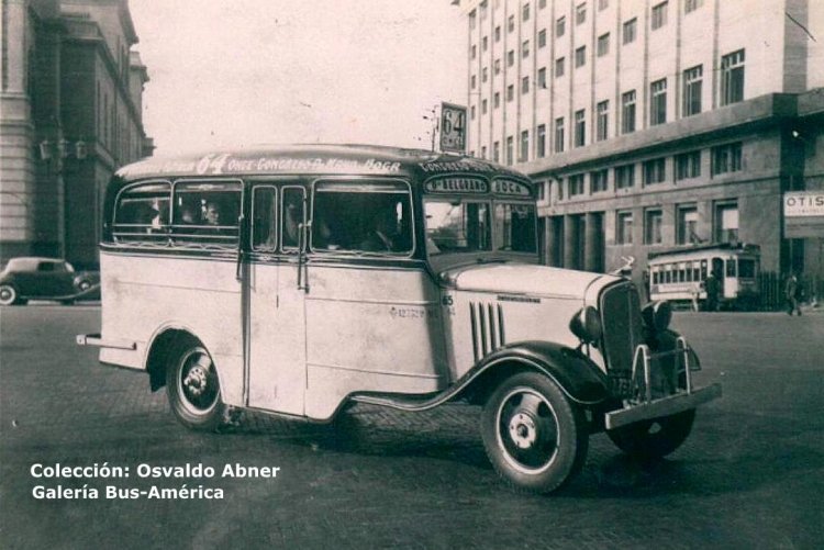 Chevrolet (G.M.C.) 1935 - Mattaruchi - Línea 64
Línea 64 - Interno 65
Carrocería con un par de detalles para destacar, las viseras laterales están por dentro de las ventanillas y la caída de la carrocería en el encuentro con el guardabarros delantero

Fotografía: Autor desconocido - Archivo General de la Nación
Archivo: Osvaldo Abner
Gestión: Pablo Olguín
Palabras clave: Gamba / 64
