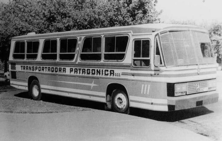 Mercedes-Benz O-170 - D.I.C. - Transportadora Patagónica 
Foto: Autor desconocido
Archivo: Osvaldo Abner
Gestión: Pablo Olguín
Palabras clave: Gamba / Patag