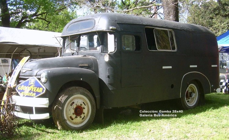 Chevrolet (G.M.C. - 1947/1953) - Costa Rica - Particular
Sapito convertido en furgón, con modificaciones mecánicas,
tiene los trenes rodantes de Mercedes-Benz 1114 y el motor
de un L 1620. Una especie de "Hot Rod", en versión bondi

Colección: Gamba 28x40

http://galeria.bus-america.com/displayimage.php?pos=-28015
Palabras clave: Gamba / Chivo