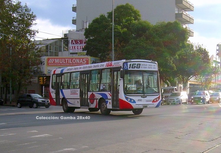 Mercedes-Benz OH 1315 - Metalpar - M.O.D.O.
GSO 938
Línea 168 - Interno 490
No apto para despistados, este coche cubre el recorrido de la antigua línea 90, después
de llevar varios números de línea y nombres de empresa, hoy podemos ver, no figura el 90,
la ramalera dice "Griveo", y además posee dos razones sociales "E.S.I.S.A." y M.O.D.O.S.A.
Palabras clave: Gamba / 168
