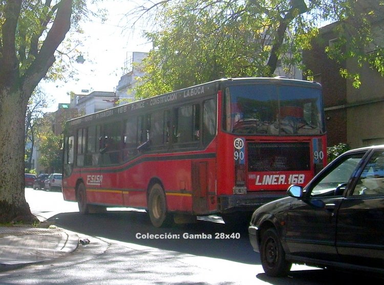Mercedes-Benz OH 1721 L - Marcopolo - E.S.I.S.A.
CUC 625
Línea 168 - Interno 90
Este coche seguro se encuentra radiado de servicio, pero aún conserva todas sus
identificaciones. Si mal no recuerdo esta haciendo un servicio irregular en La Matanza
Aquí hace transporte de "militantes".
La CNRT está ocupada, haciendo retirar espejos tallados y otros accesorios, de líneas
que cumplen su servicio dentro del marco legal
Palabras clave: Gamba / 168