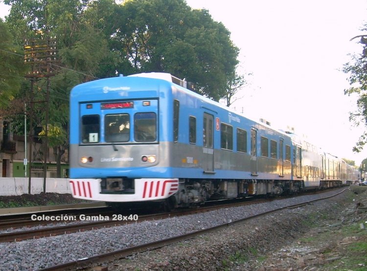 Toshiba-Kawasaki (modificado por EMFER en Argentina) - U.G.O.M.S
Línea Sarmiento - Formación 1 - Coche 1800
Esta formación fue protagonista, esta mañana, del accidente en cercanías de la 
estación Castelar
Palabras clave: Gamba / FF CC