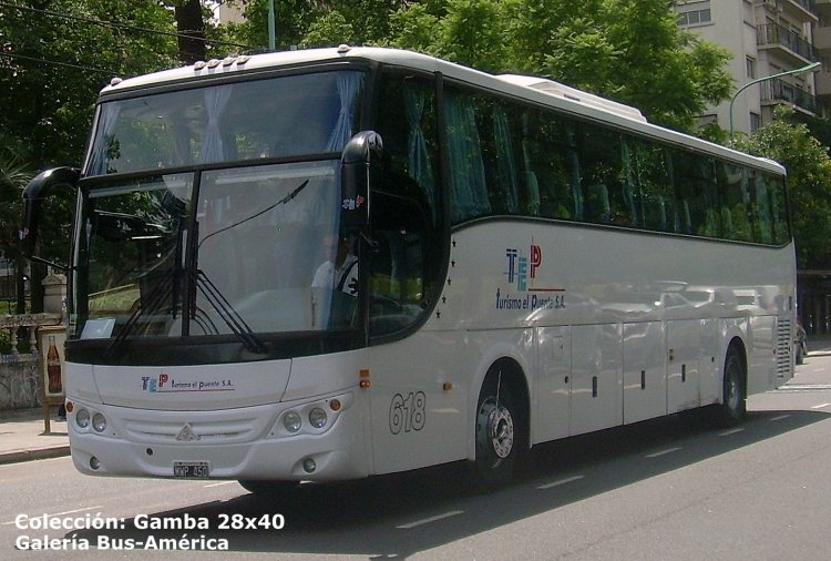 Mercedes-Benz O-500 - Saldivia - Turismo El Puente
MWP 450
Interno 618
Hubo varias empresas de nuestro transporte urbano que incursionaron en turismo. 
Creo que esta es la que más ha durado

Colección: Gamba 28x40
Palabras clave: Gamba / Larga