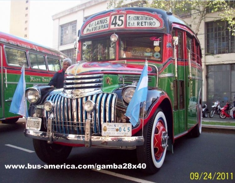 Chevrolet 1942 - La Unión Industrial
VVB 267 - C 512161
Coche terminado de restaurar por la linea 45
Ex Gustavo Del Manzo, quien lo rescató del olvido

http://galeria.bus-america.com/displayimage.php?pos=-20669
http://galeria.bus-america.com/displayimage.php?pos=-20670
http://galeria.bus-america.com/displayimage.php?pos=-20671
Palabras clave: Gamba / 45Chivo