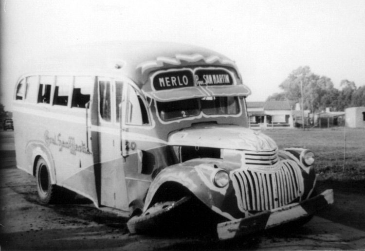 Chevrolet - Agosti - General San Martín
[url=https://bus-america.com/galeria/displayimage.php?pid=63432]https://bus-america.com/galeria/displayimage.php?pid=63432[/url]

Línea ¿1? ¿2? (Pdo.Merlo), interno 20

Foto: Autor desconocido (Gestión Cristían Da Costa Lopes)
Archivo: Osvaldo Abner
Gestión: Pablo Olguín

Los invito a conocer la historia de esta carrocería en:
[url=https://www.bus-america.com/ARcarrocerias/Agosti/Agosti-histo.php]Historia de Carpitnería y Carrocería A. y C. Agosti[/url]
Palabras clave: Gamba / 2